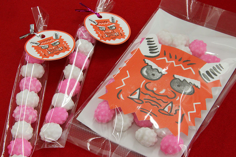 蓬莱豆 8粒入り 250円、鬼のお面付き袋包装 600円