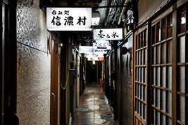 ディープな京都へ。“会館飲み”の世界