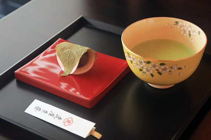 春のひとやすみは、老舗和菓子屋さんの喫茶へ