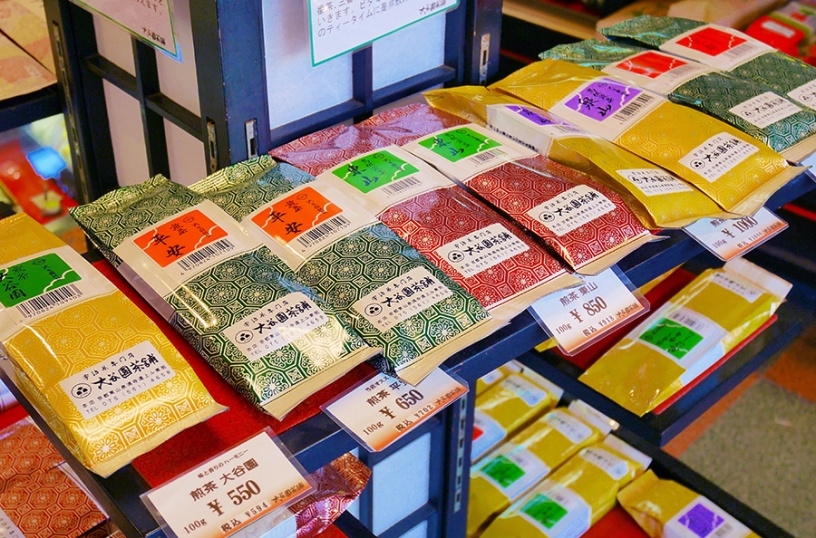 茶葉の品揃えが豊富な上にお値段もお手頃なので、おみやげにしても良さそうですね♪