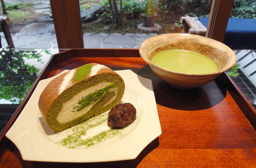 抹茶のロールケーキセット 1,300円