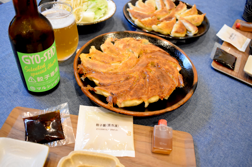 公式YouTube の「餃子の焼き方」を見れば、家でもバッチリ上手に焼けます。