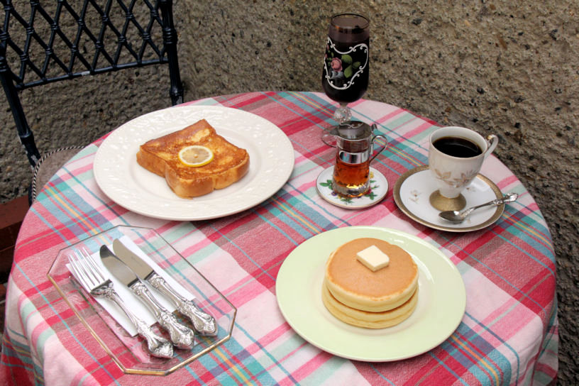 銅板で焼くフレンチトースト・ホットケーキ 各800円、コーヒー 500円（アイスは550円）