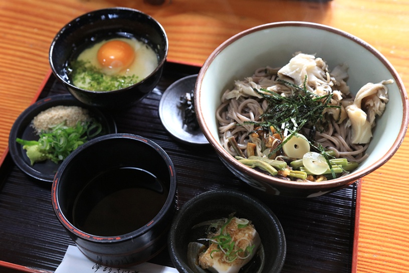 山菜とろろそば（1,100円）