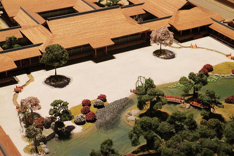 「六条院の模型」。春の町の庭園にも“洲浜”が採り入れられています