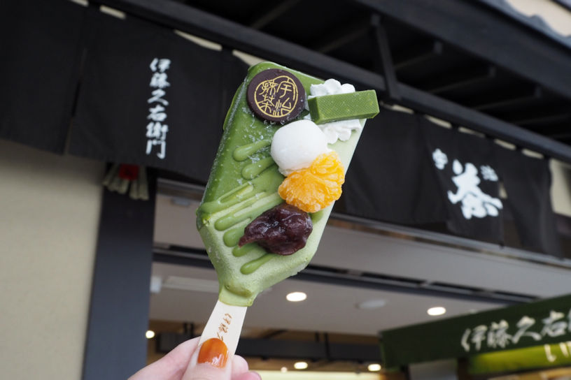 抹茶パフェアイスバー「まっちゃ」 590円