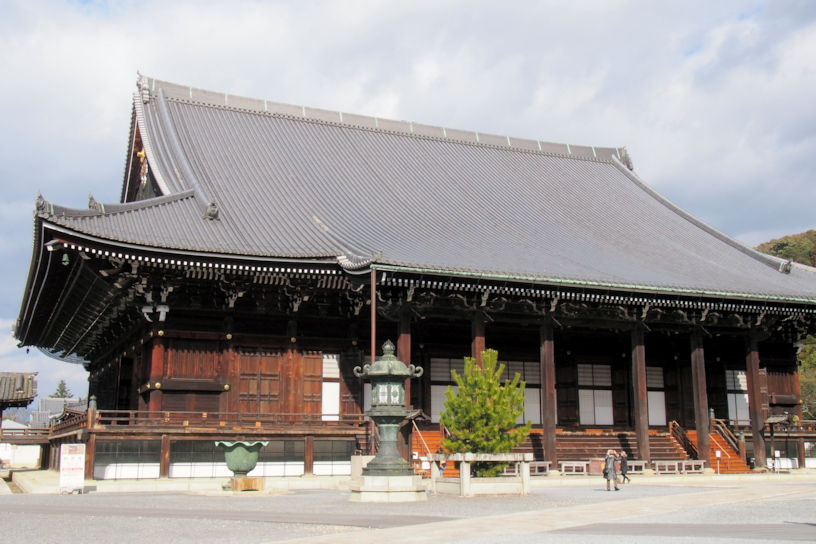  徳川家光によって建立された御影堂（国宝）