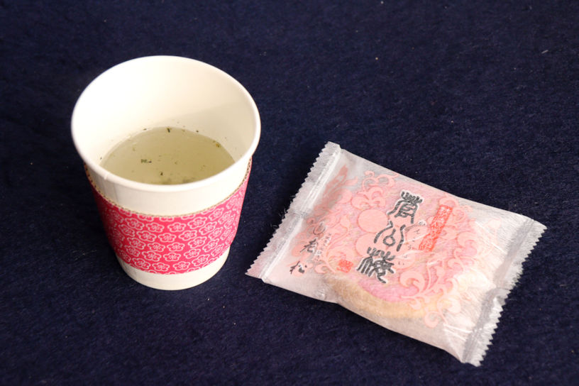 梅茶「香梅煎」と麩焼せんべい「菅公梅」