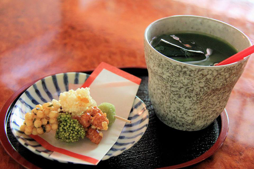 お茶菓子とドリンク（過去のイメージ）