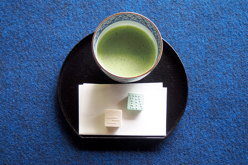 福寿園のお抹茶と無鄰菴オリジナルお干菓子2種のセット。