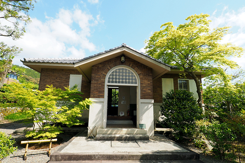 対岳文庫。“対岳”は具視の雅号で、岳は比叡山を指し、その向かいに住んでいる（対）という意味だそう。