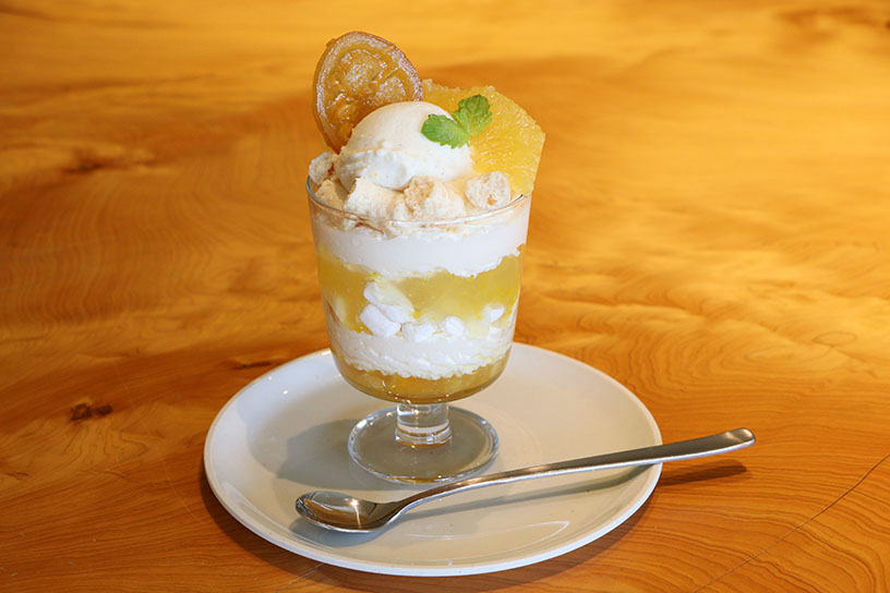 れもんと夏みかんのパフェ 1,760円（8月31日頃までの販売）