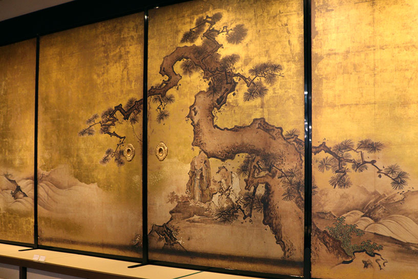 狩野尚信筆『仙人図』（知恩院所蔵）の高精細複製画が展示されています