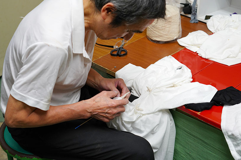 手際良く糸を括る様子に見入ってしまいます