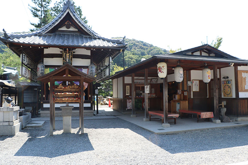 高台寺の授与所は天満宮の右隣にあります