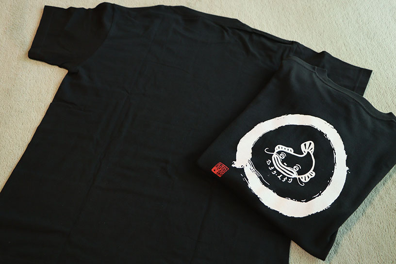 なまずTシャツ 黒（サイズ：M、L、XL）3,600円