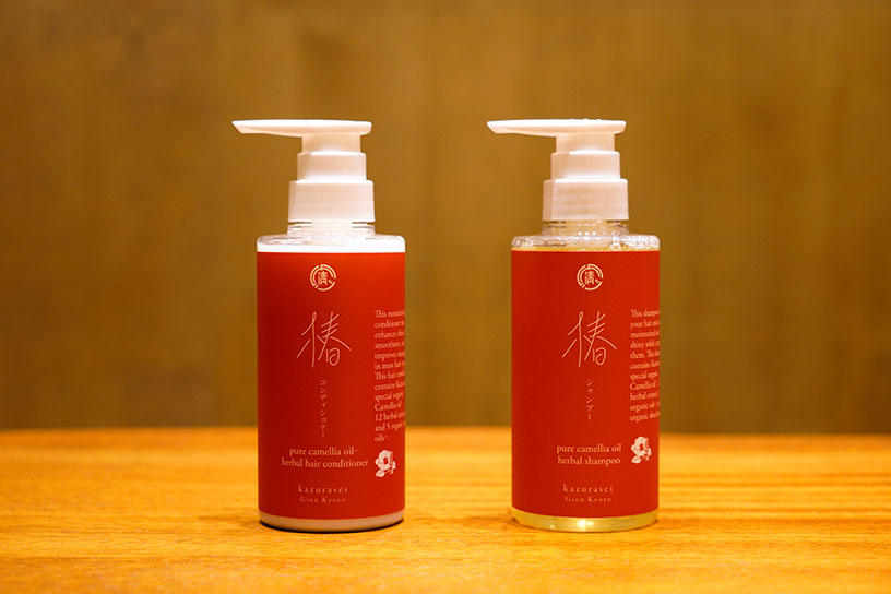 左：椿ヘアコンディショナー 3,190円、右：椿ヘアシャンプー 2,420円