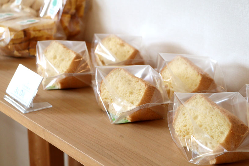 シフォンケーキ（300円）の購入も可能です