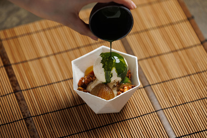 抹茶蜜アフォガード風豆乳アイスパフェ 京白味噌ナッツグラノーラ添え 1,650円　Ⓒnaked inc.