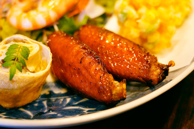 京赤地鶏 手羽先のオーブン焼き