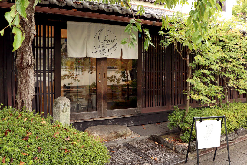 「クレープとエスプレッソと嵐山」専用の入口