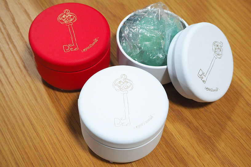 印象がフランスでスケッチした鍵の絵がモチーフのキャンディ缶 各500円