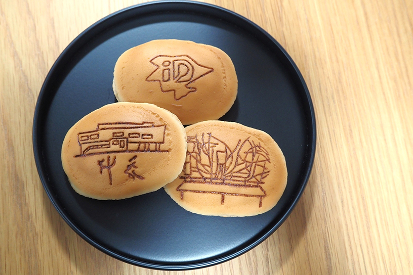 印象と親交のあった近くの京菓子店「笹屋守栄」とコラボした焼き菓子。左手前が梅あん250円、ほか2つがつぶあん220円