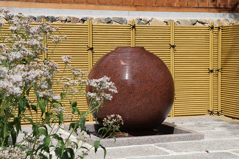 この球体は…？