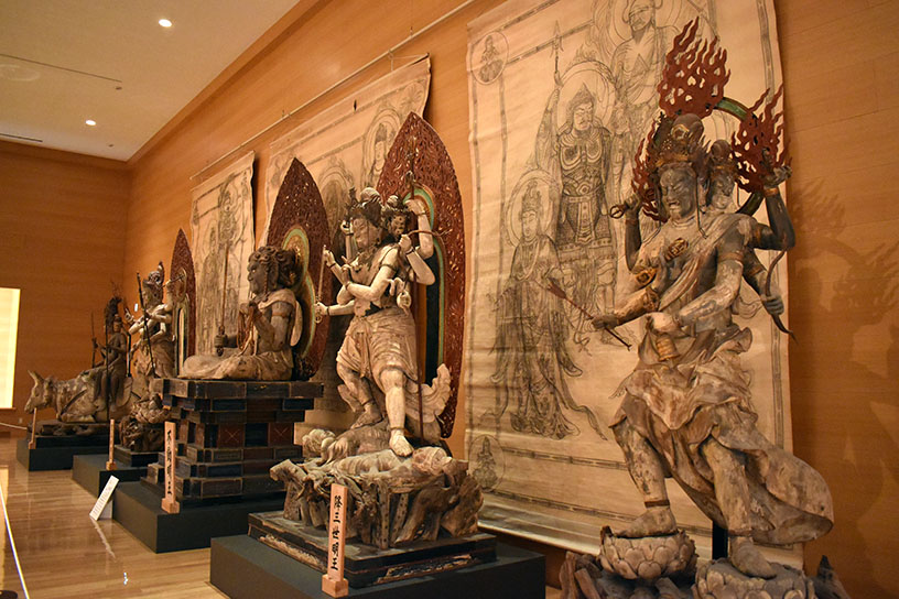 木造五大明王像（重文）※特別な許可を得て撮影しています