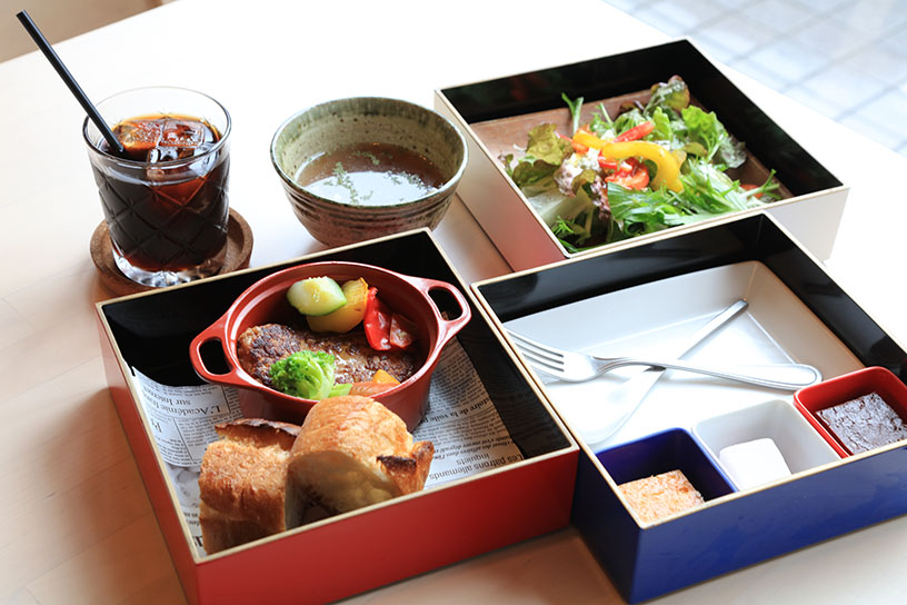 フレンチ・ル・クロのスペシャリテ とろける牛ホホ肉の赤ワイン煮込み 薬膳ハーブスープ付 2,540円（ドリンク別）