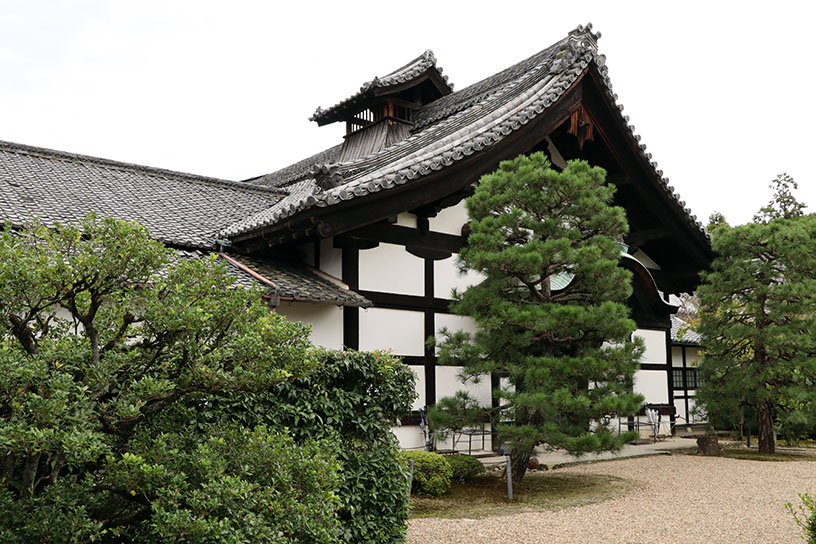 庫裏内に拝観受付があります