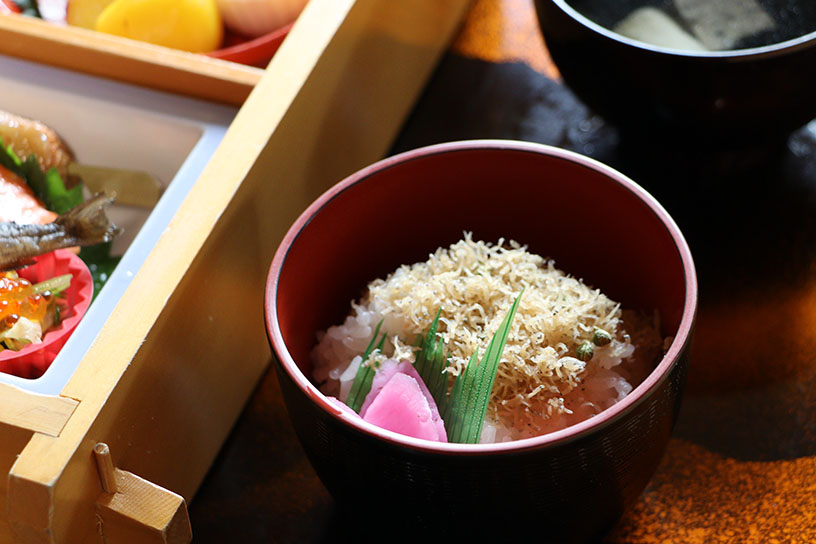 ちりめん山椒は自家製。購入できますので、お土産にいかがですか（1袋1,000円）