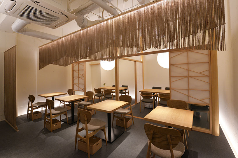 障子を閉めると個室になる席もあります