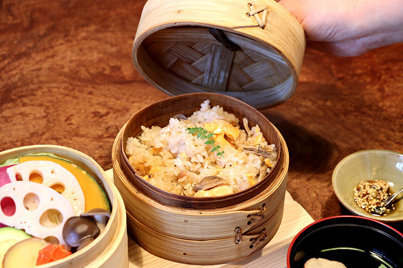 蓋を開けると、美味しそうなビジュアルに思わず感嘆の声が漏れます