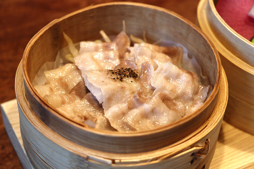 京都ぽーく。シャキシャキのもやしをくるんでいただきます