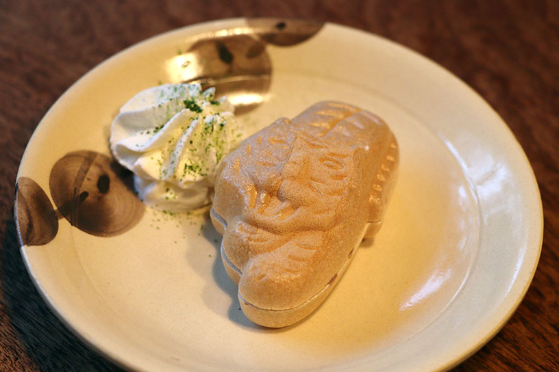 ランチにプラス330円すると、「寅もなか」をいただけます