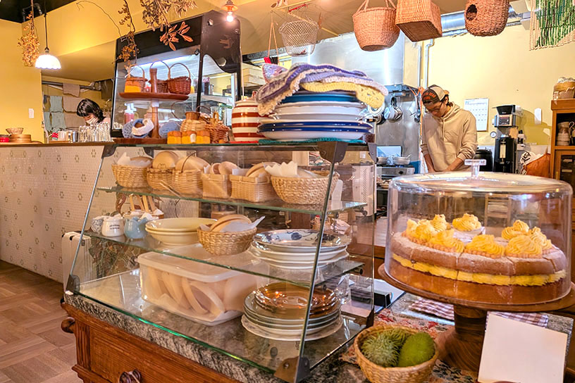 温かみのある店内