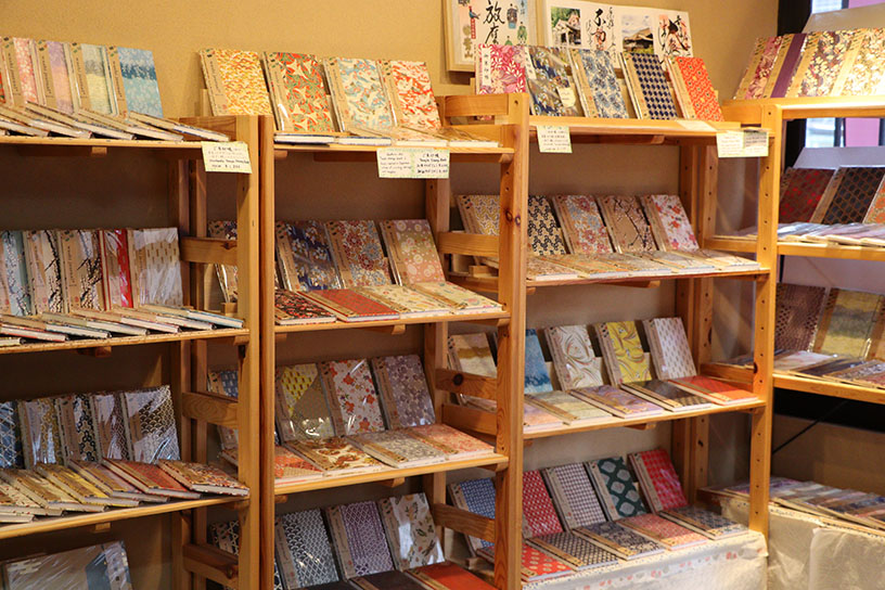 ご朱印帳も多数販売されています