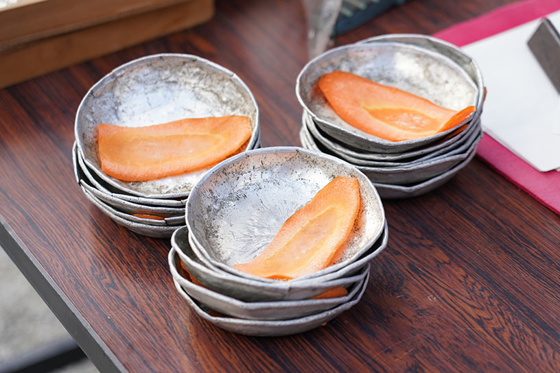 食べやすいように薄くスライスされたニンジン