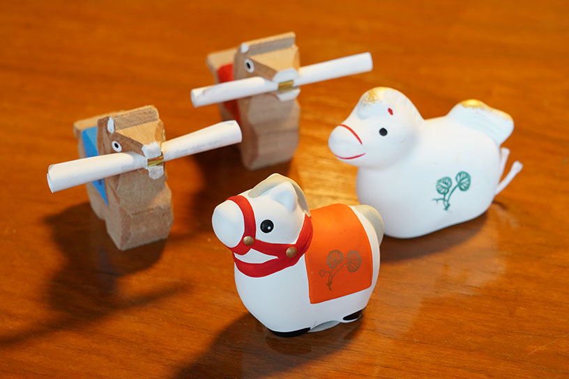 馬のおみくじ 各500円