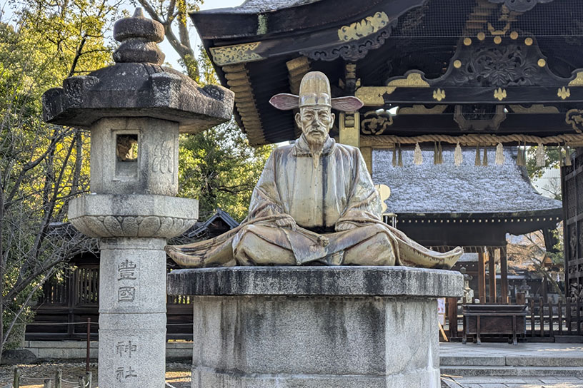 秀吉公像の付近に“手がかりの看板”があるようです