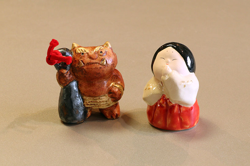 左：鬼に金棒 4,070円、右：お福 立ち姿 4,620円