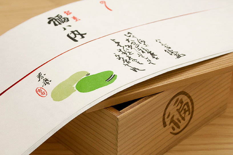 「枡」に見立てた秋田杉の香り爽やかな木箱入