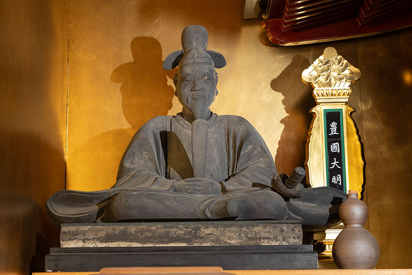 本堂には豊臣秀吉像も安置されています