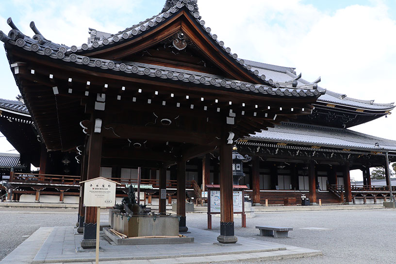 手水屋形（重文）