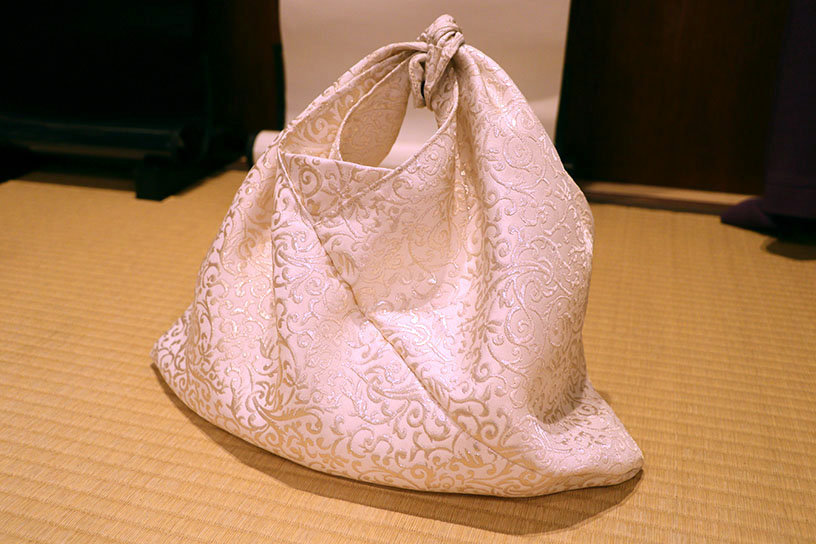 三角袋 唐草文様 3,630円