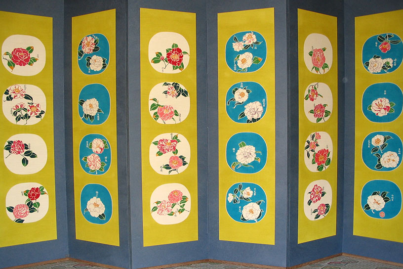 『百椿図屏風』