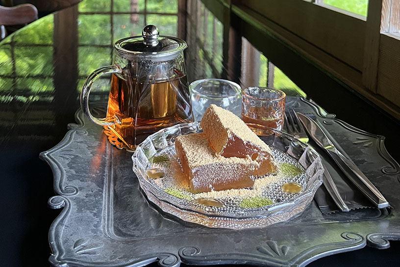 Bプラン：釈迦如来（黒糖わらび餅）とほうじ茶