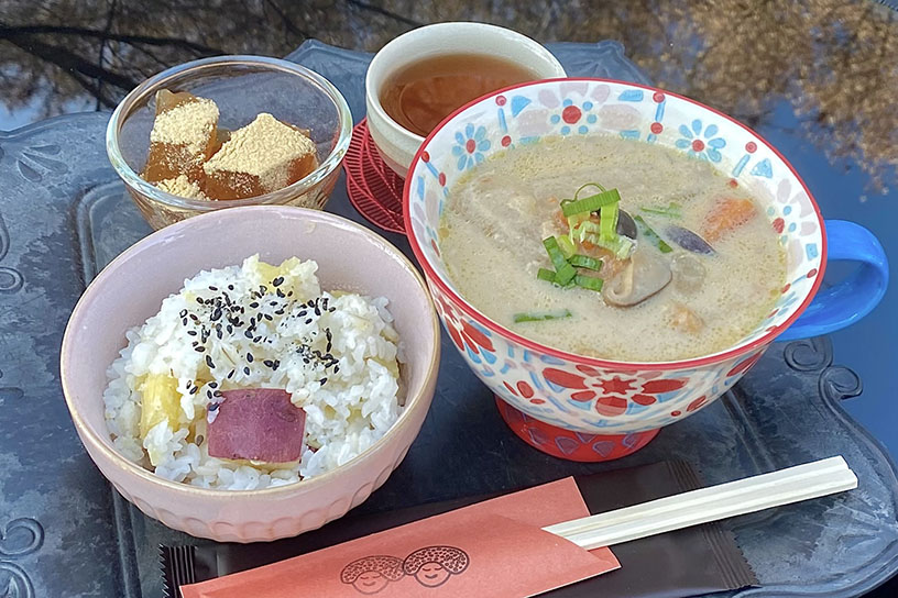ランチプラン。ミニわらび餅やほうじ茶付き♪