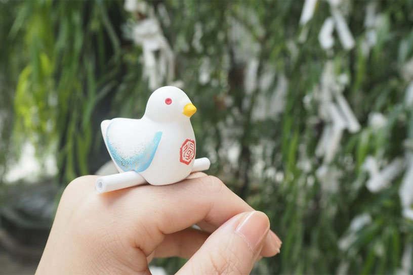 通常の青色と春限定の桜色、どちらの「鳩みくじ」をいただけるかはお楽しみです♪